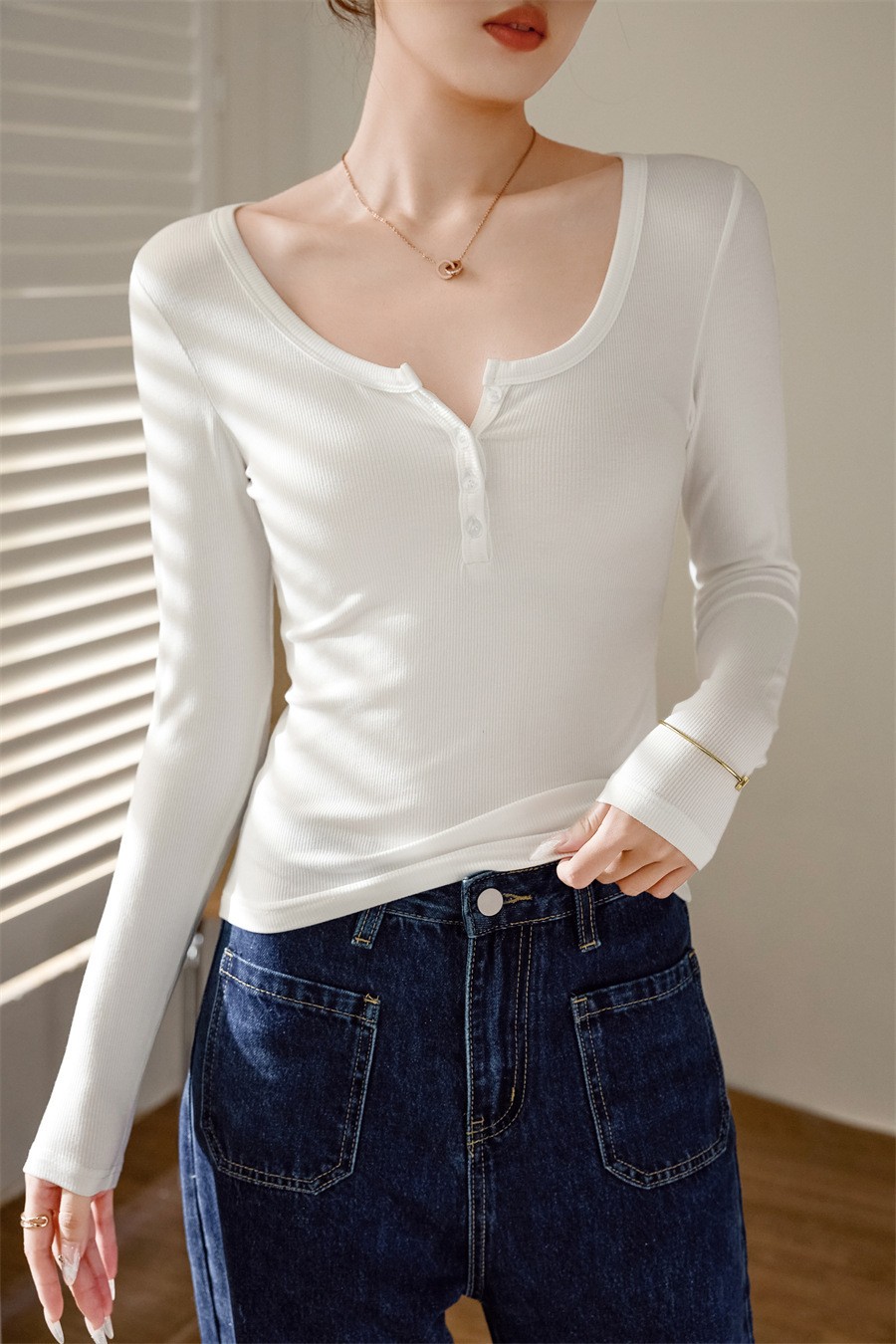 2026 autumn/winter new arrival, pure and chic long-sleeve slim-fit base layer.